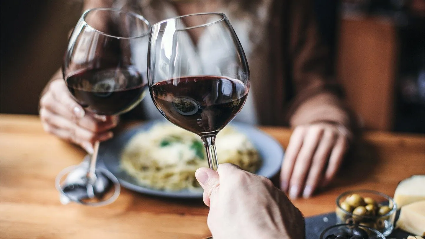 people with allergies drinking wine with dinner, which should be avoided