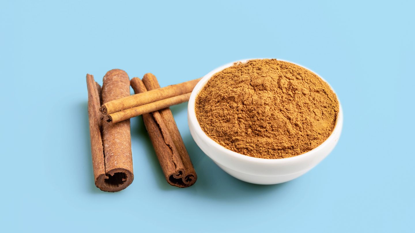 cinnamon sticks and powder