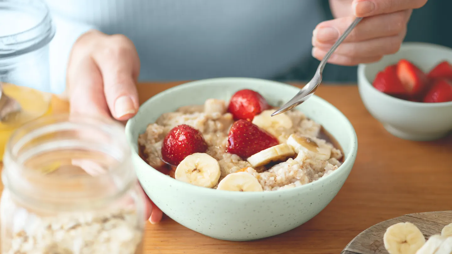 oatmeal with strawberries and bananas