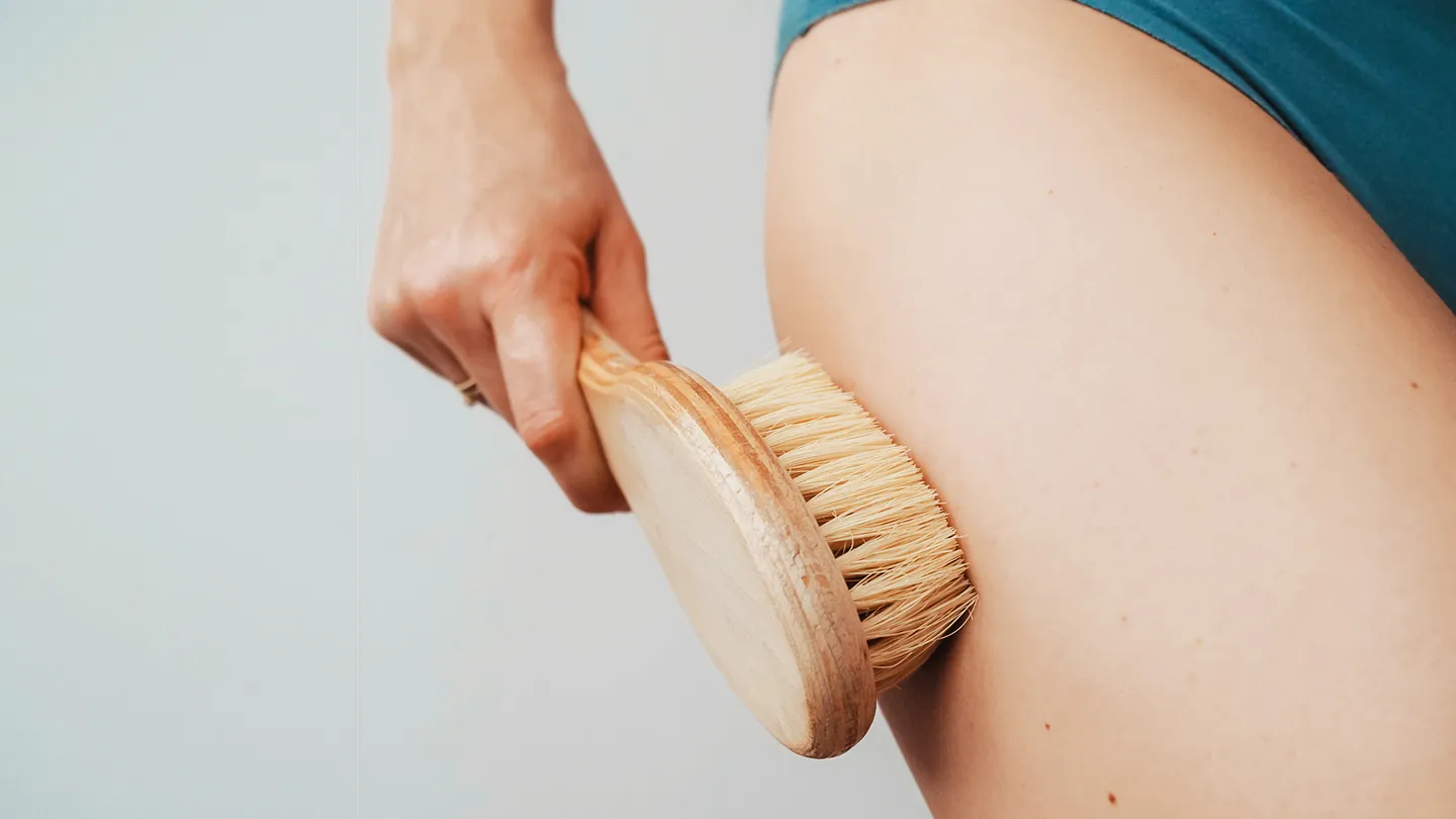 Dry-Brushing-thighs