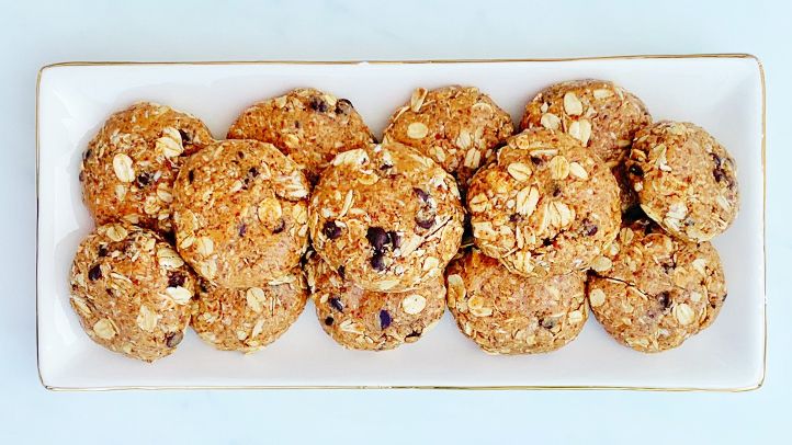 No Bake Chocolate Chip Oat Cookies 