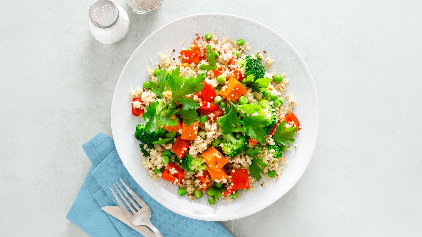 green salad with quinoa