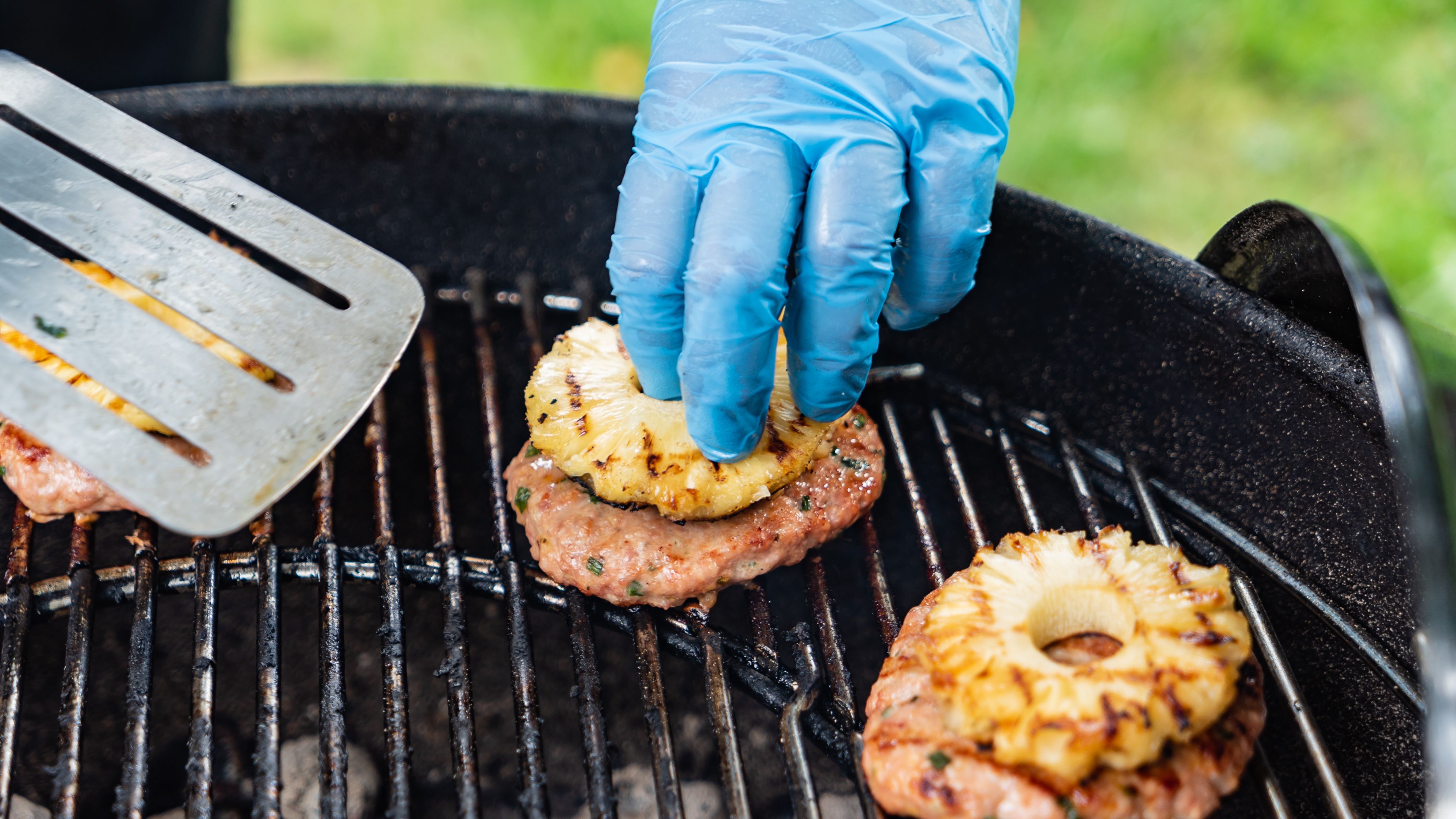 grilling pineapple buns and bugers
