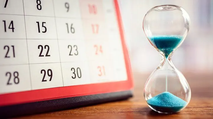 a calendar and an hourglass