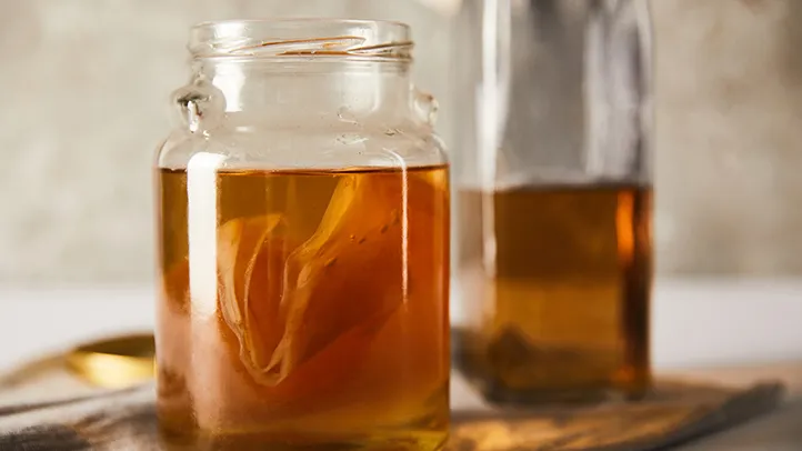 Refreshing-Alternatives-to-Soda-Kombucha-722x406