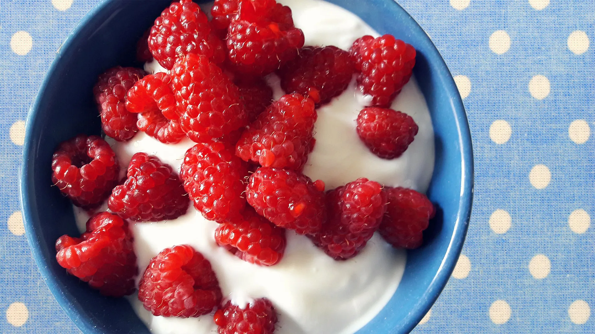 rasberries in yogurt