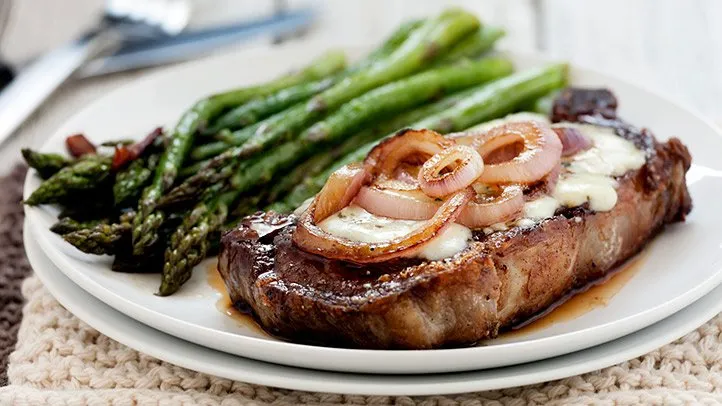 a steak and asparagus which follow the atkins diet
