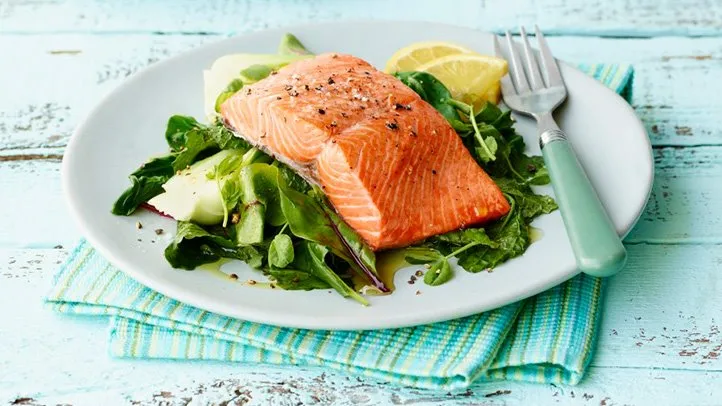 a plate of salmon that follows the south beach diet