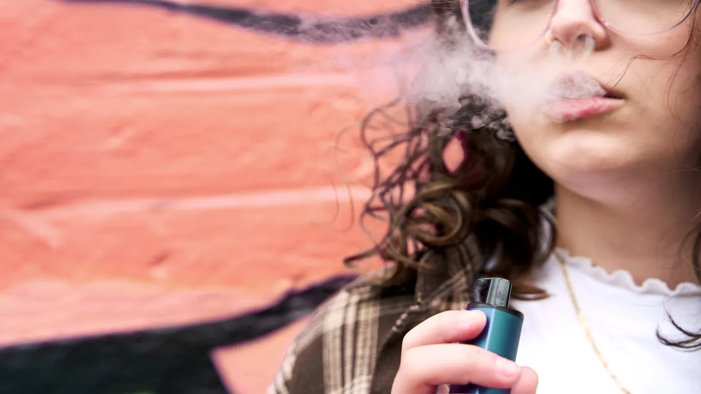 teen girl vaping