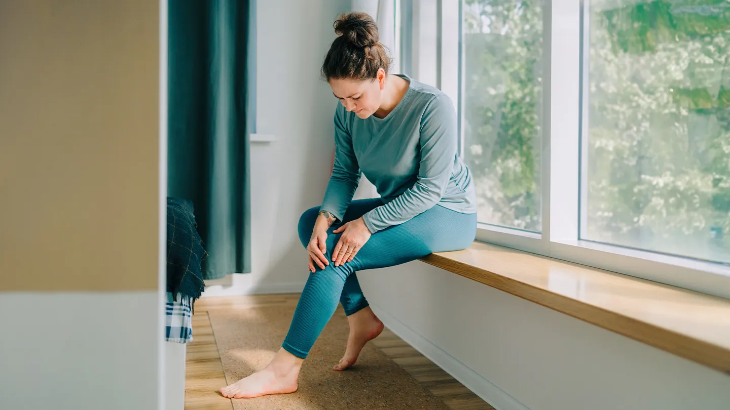 woman with numbness in her legs